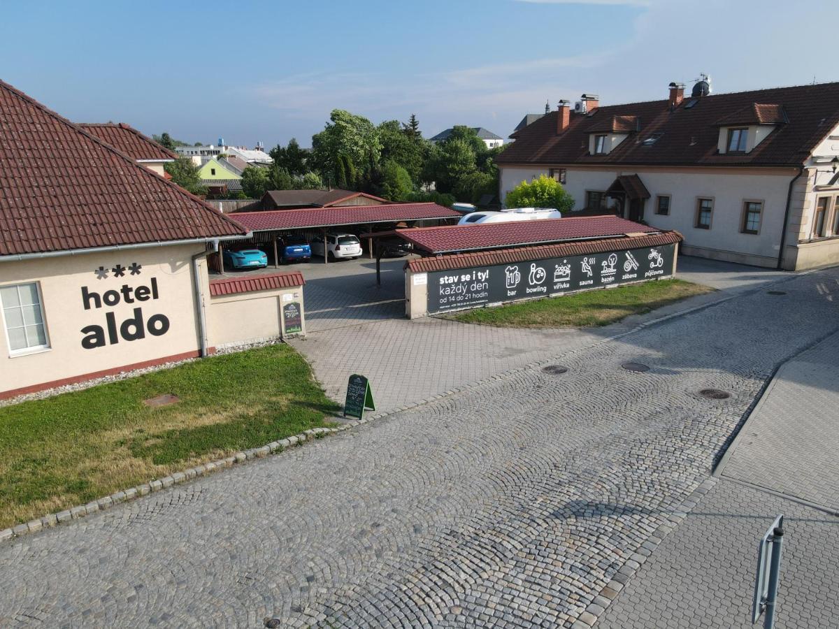 Hotel Aldo Unicov Bagian luar foto