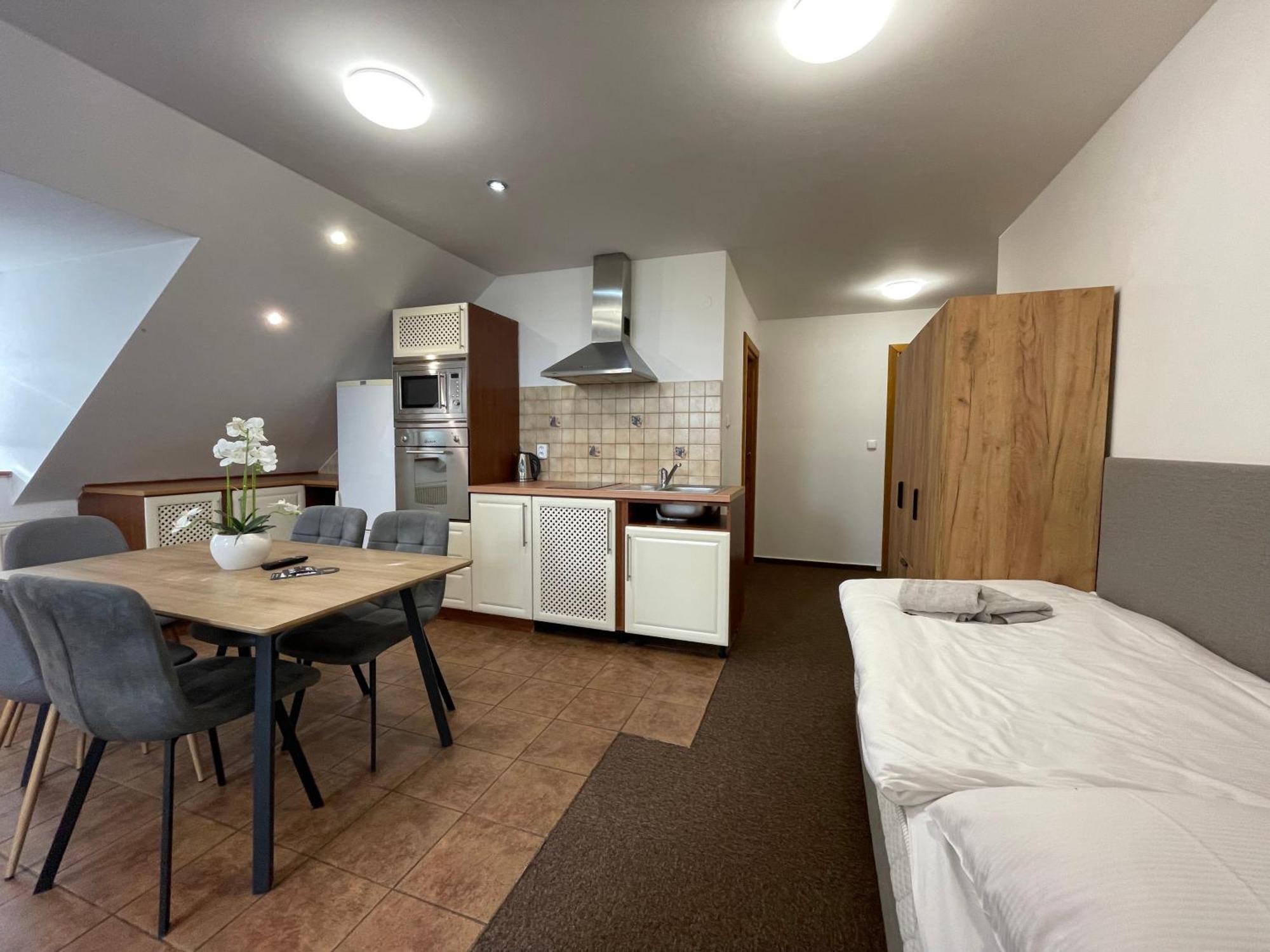Hotel Aldo Unicov Bagian luar foto
