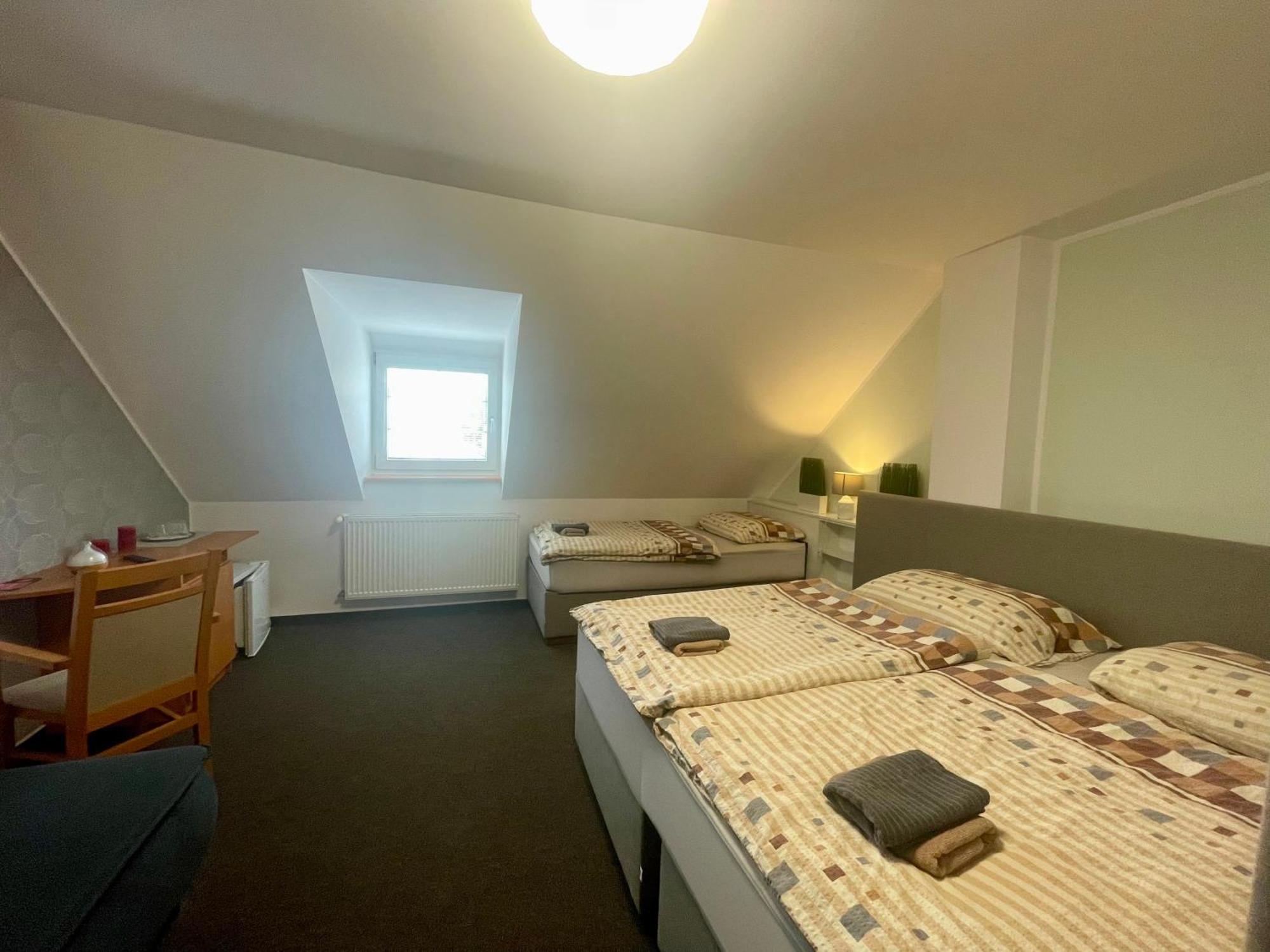 Hotel Aldo Unicov Bagian luar foto