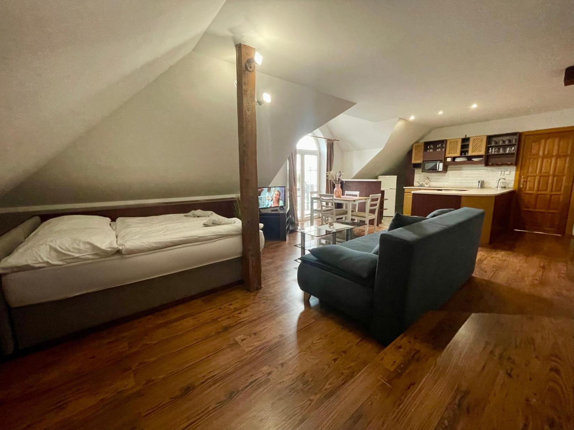 Hotel Aldo Unicov Bagian luar foto