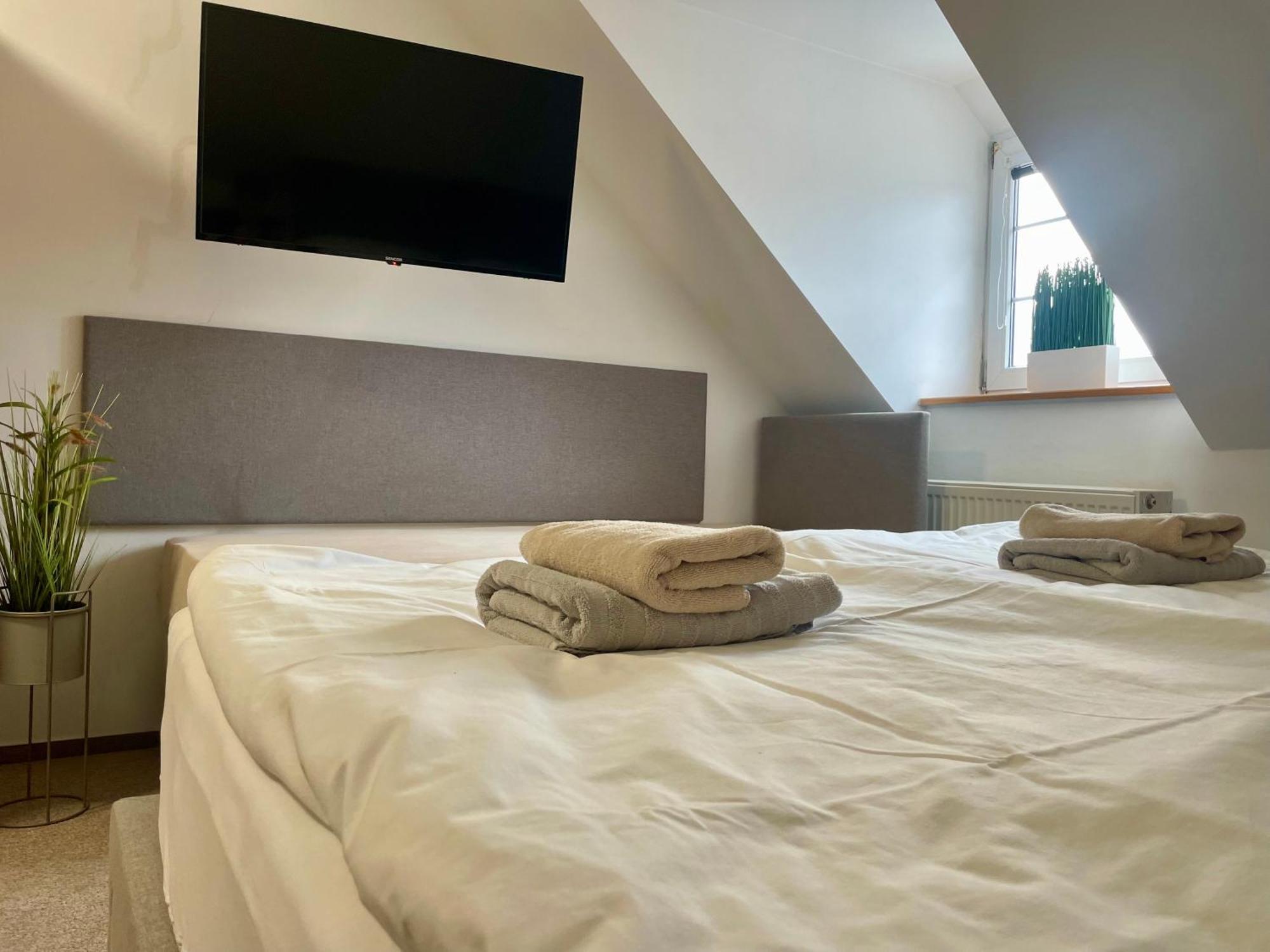 Hotel Aldo Unicov Bagian luar foto