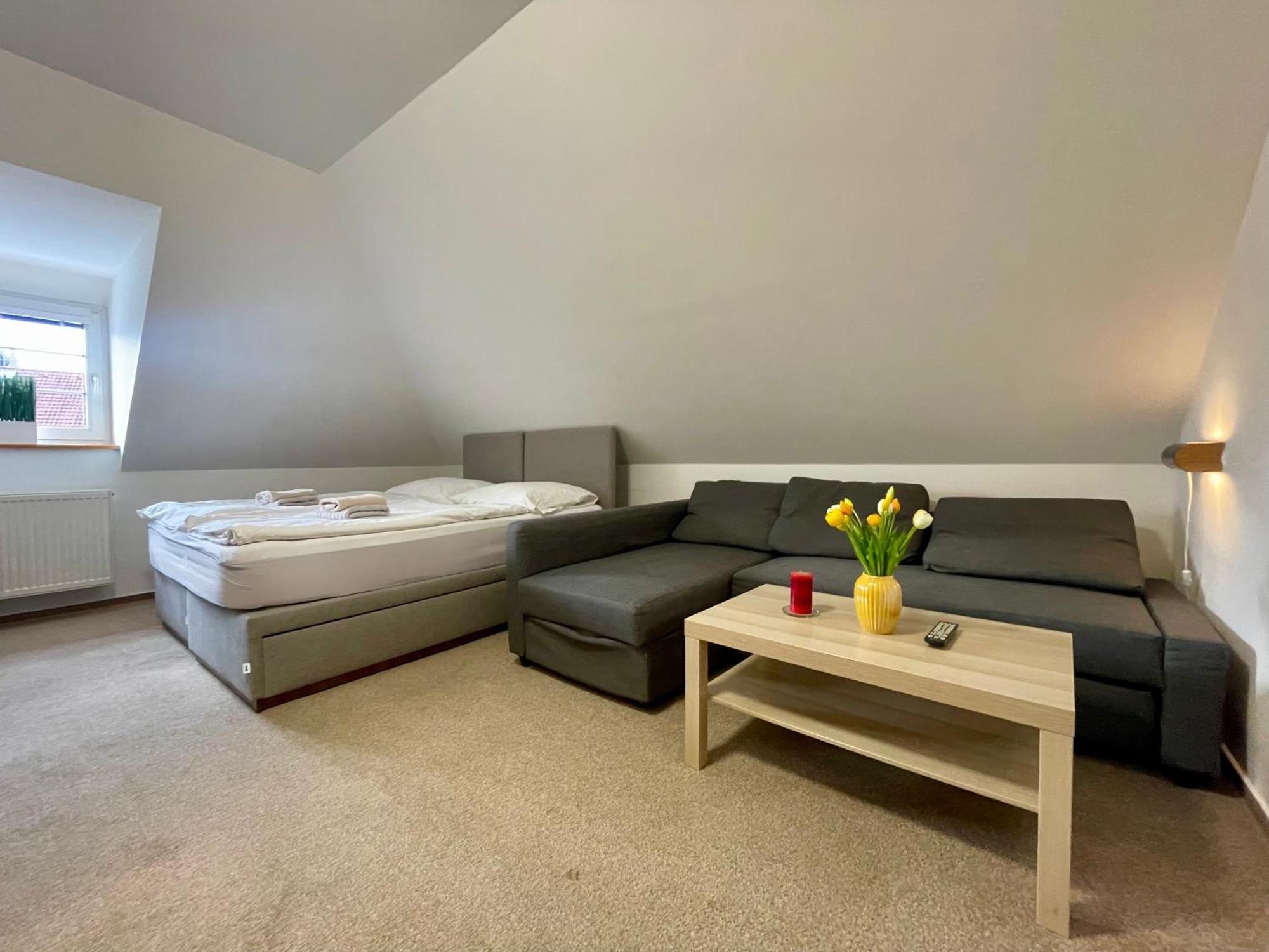 Hotel Aldo Unicov Bagian luar foto