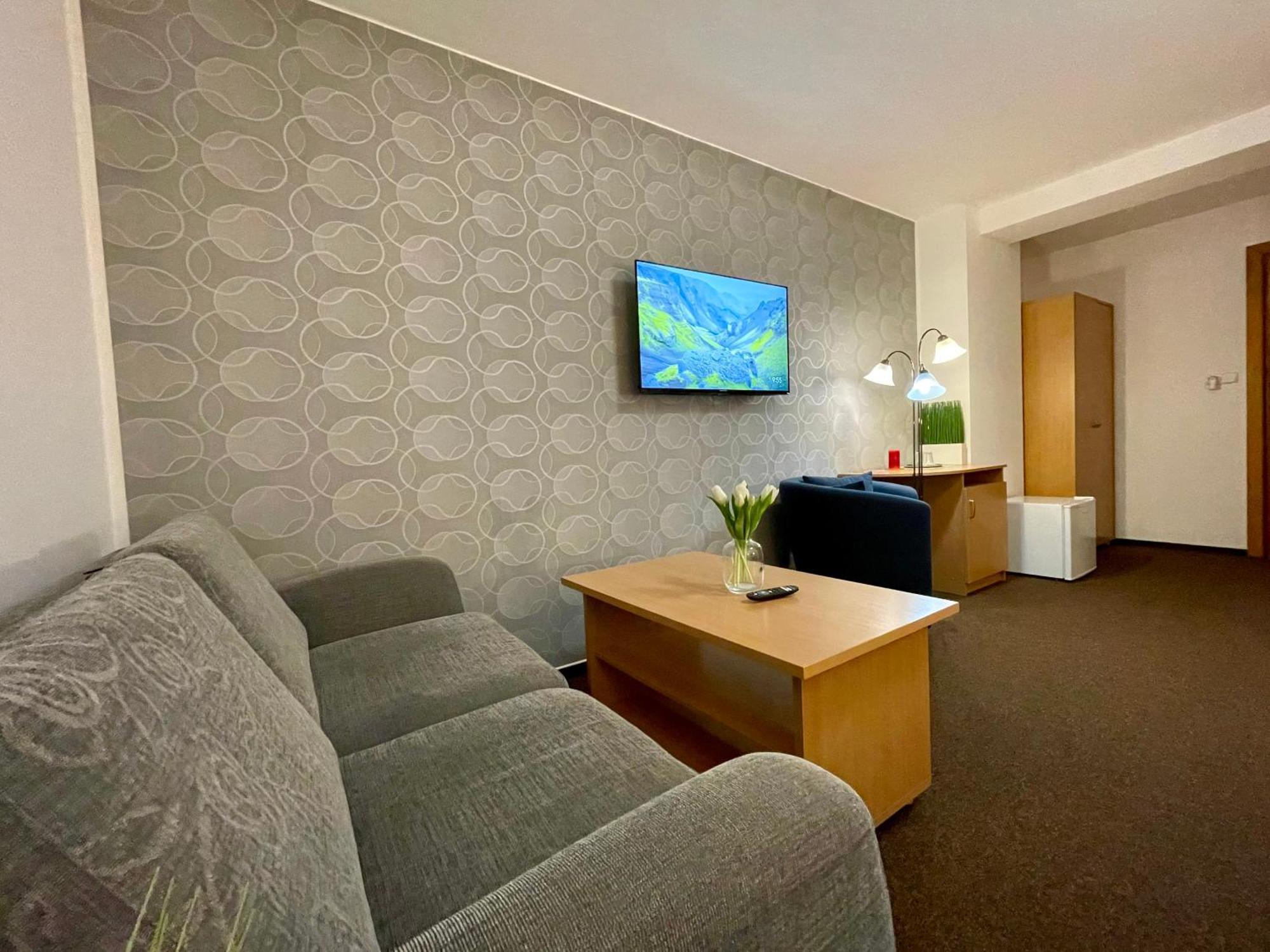 Hotel Aldo Unicov Bagian luar foto