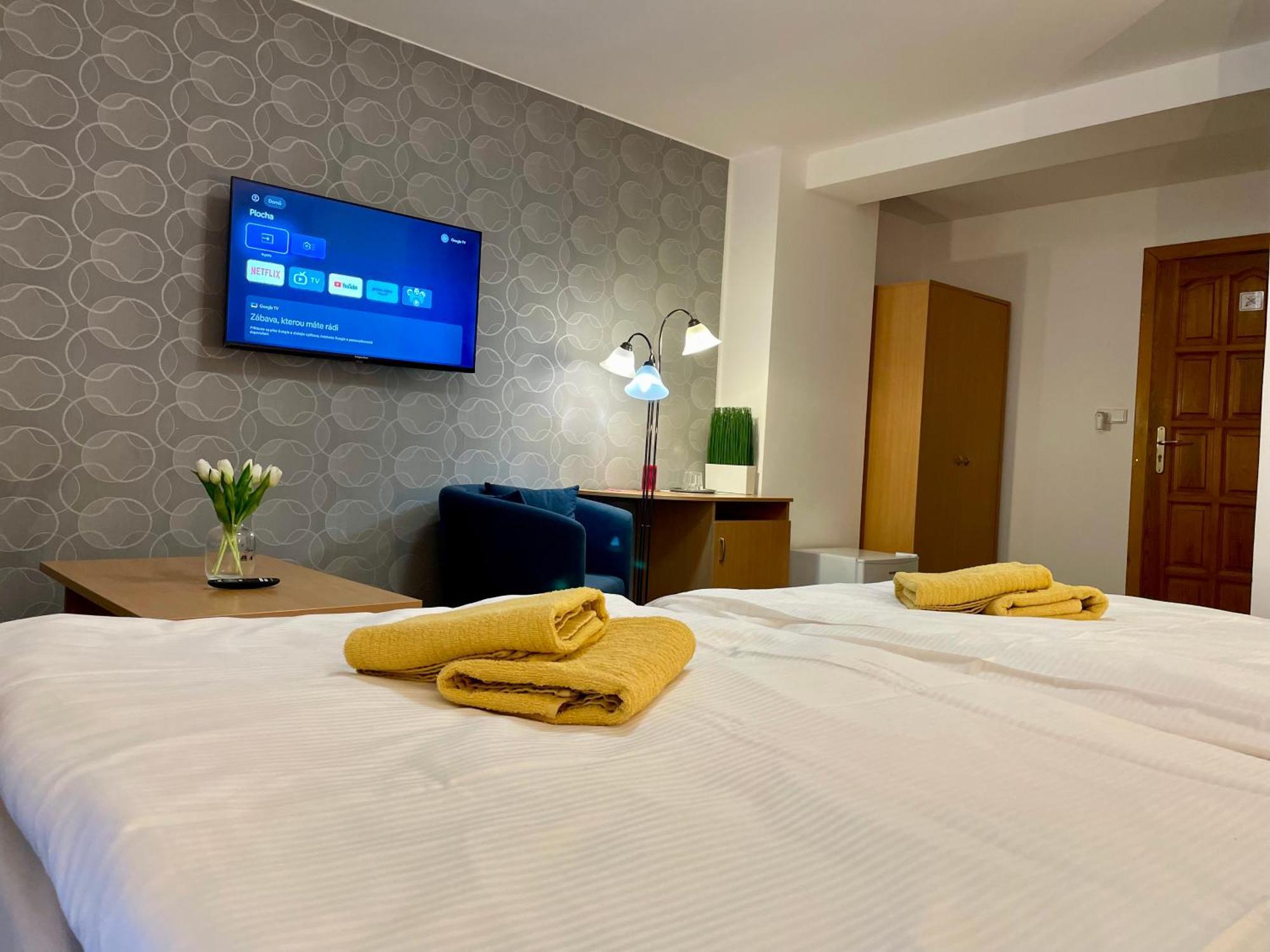 Hotel Aldo Unicov Bagian luar foto