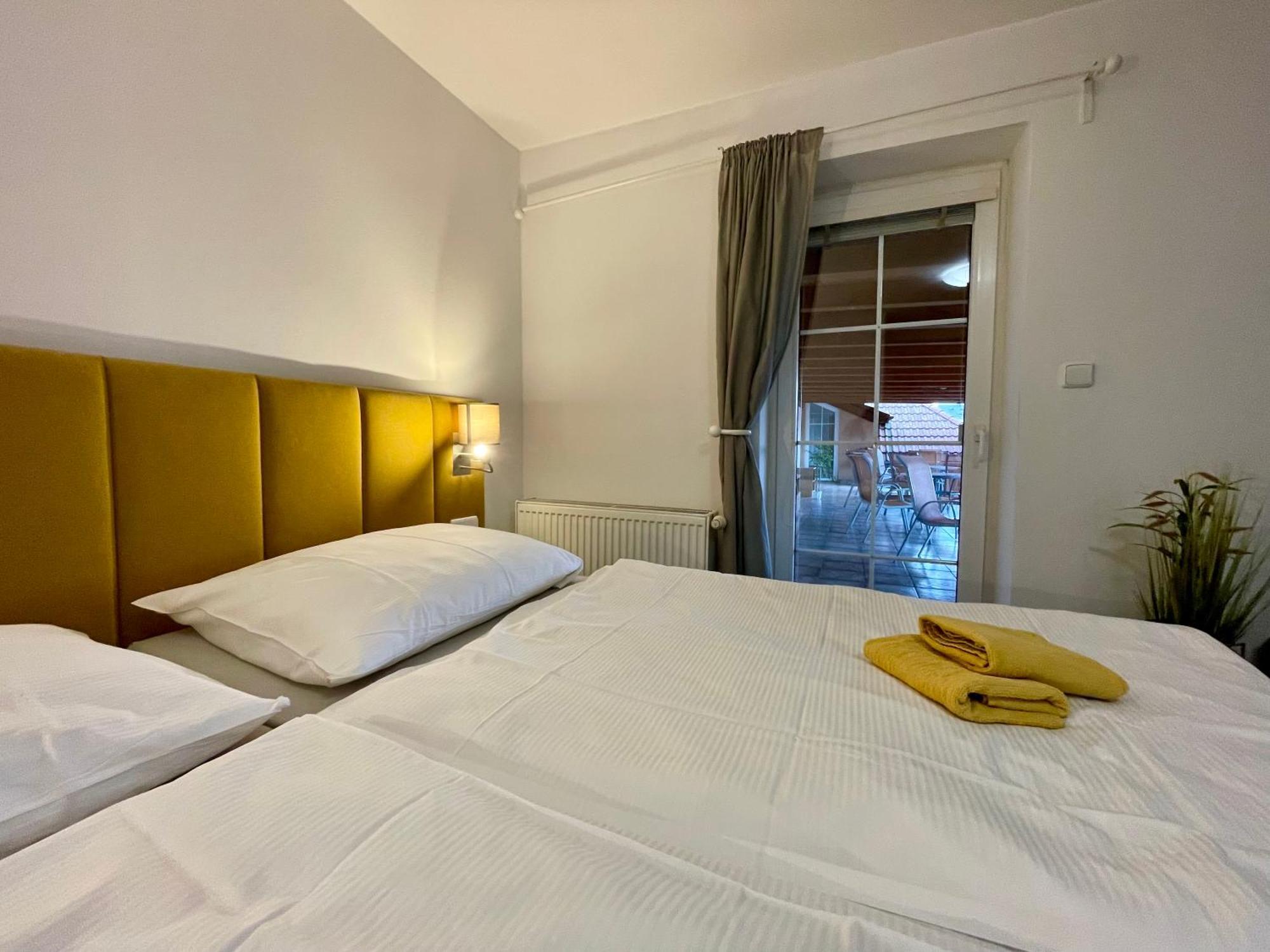 Hotel Aldo Unicov Bagian luar foto