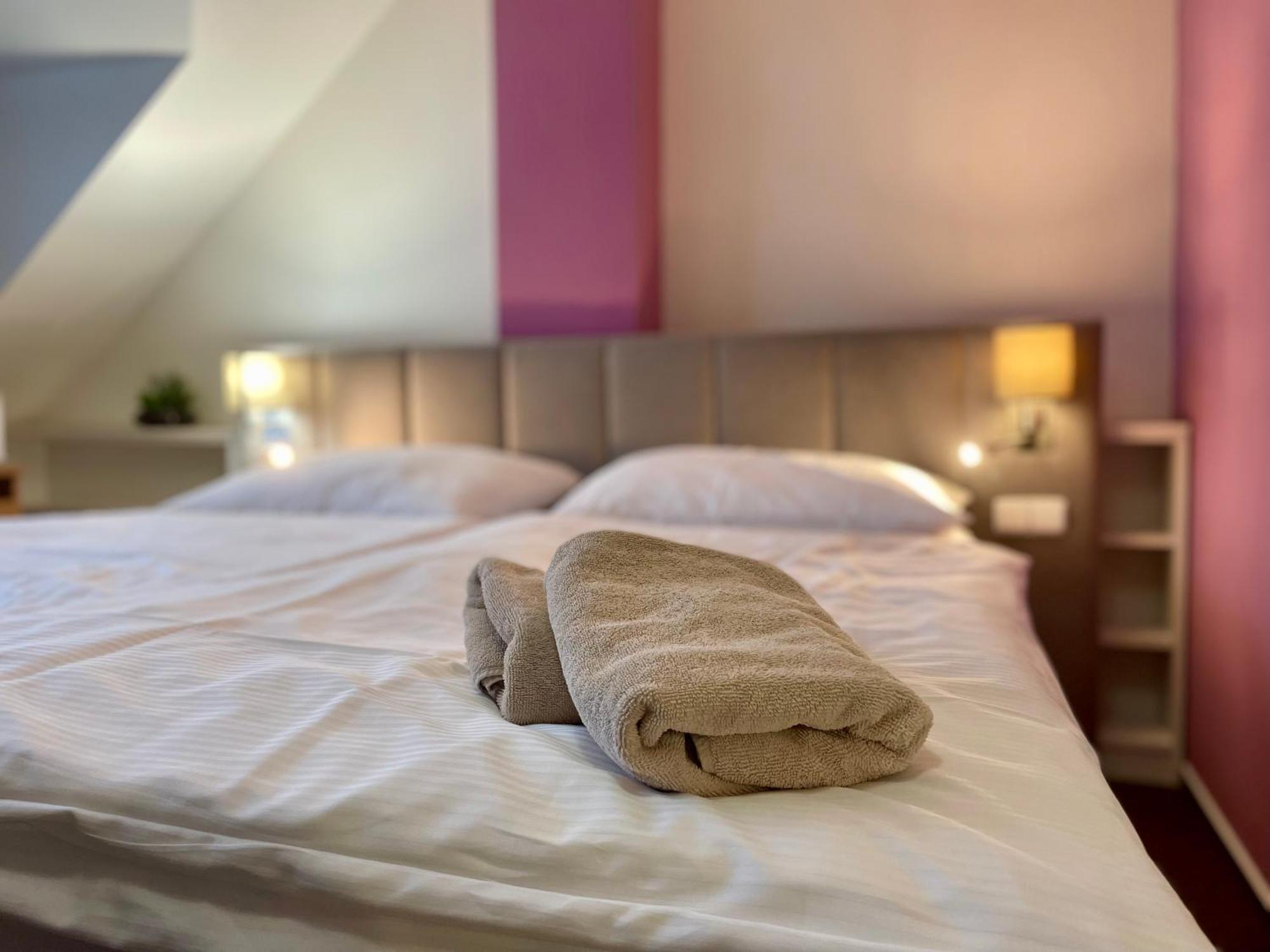 Hotel Aldo Unicov Bagian luar foto