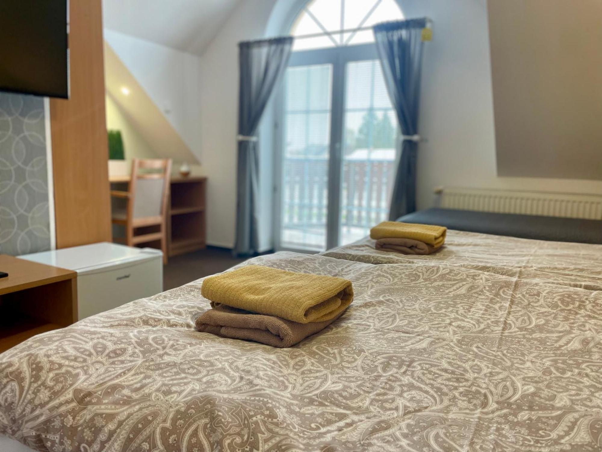 Hotel Aldo Unicov Bagian luar foto