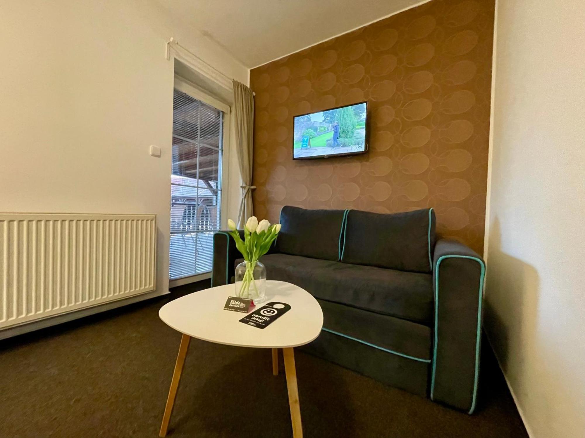 Hotel Aldo Unicov Bagian luar foto